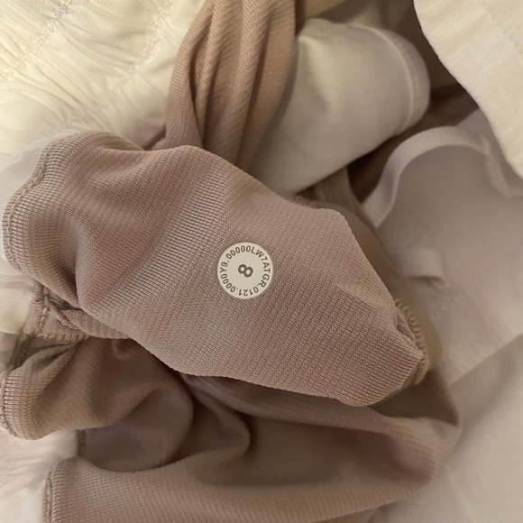 LULULEMON hotly hot shorts***white** - Picture 6 of 6